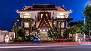 A large, modern hotel with a prominent entrance, multiple balconies, and lush landscaping. - Araya Angkor Residence (Siem Reap)