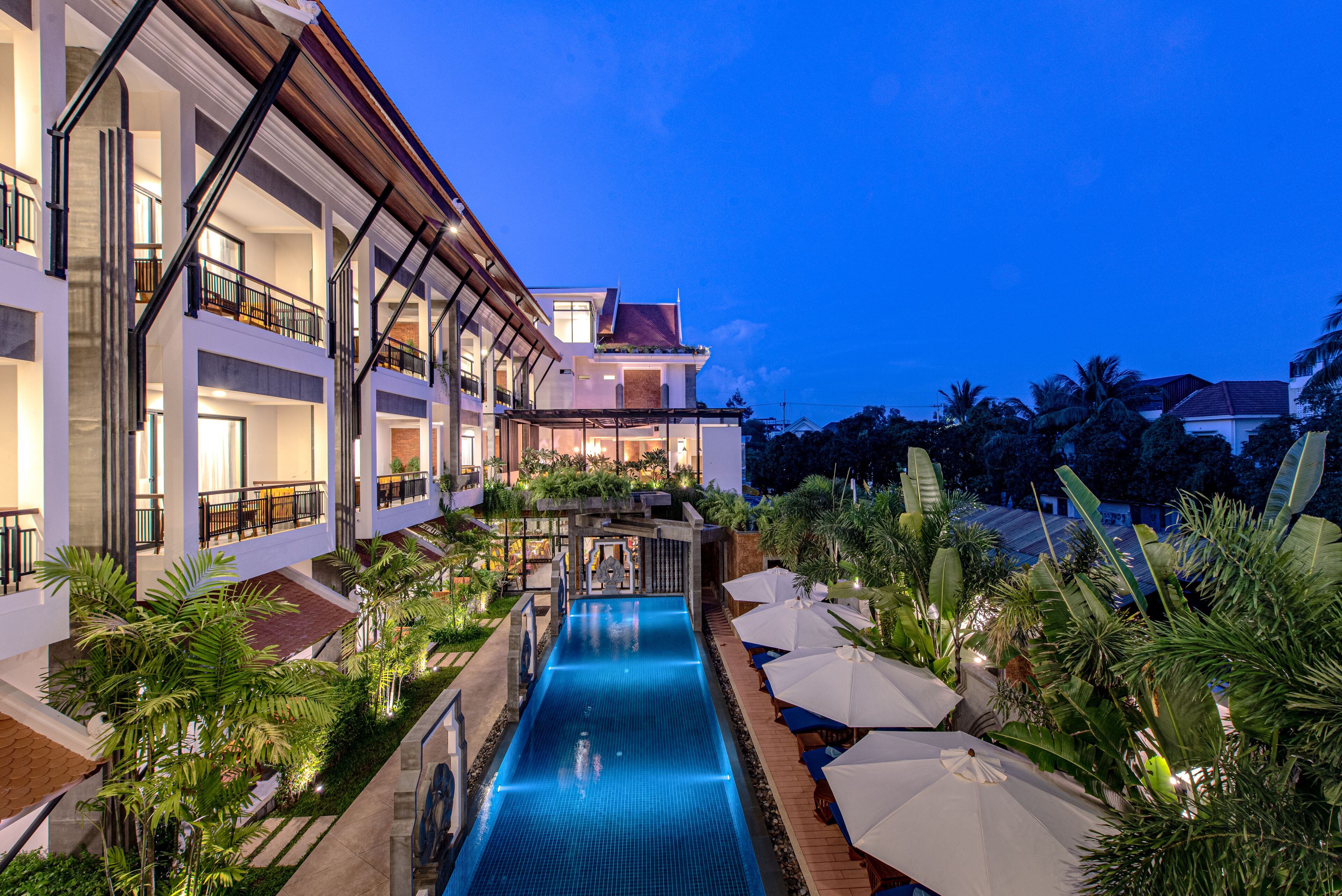 outdoor pool, open 8:00 am to 10:00 pm, pool umbrellas, pool loungers