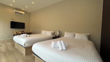 Trailer Villa | WiFi (free), individually decorated, bed sheets
