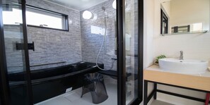 Trailer Villa | Bathroom - Okinawa Green Lodge (Chatan)