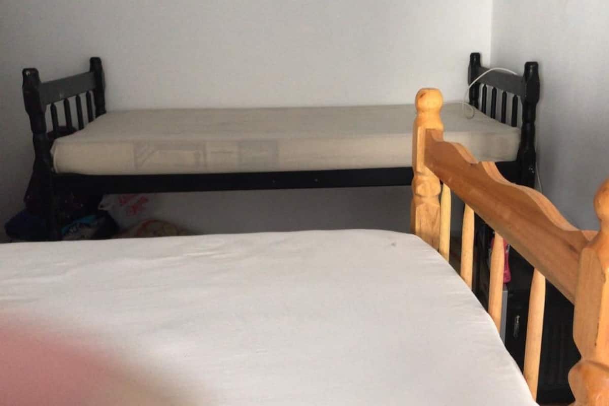 Economy Shared Dormitory | Soundproofing, bed sheets