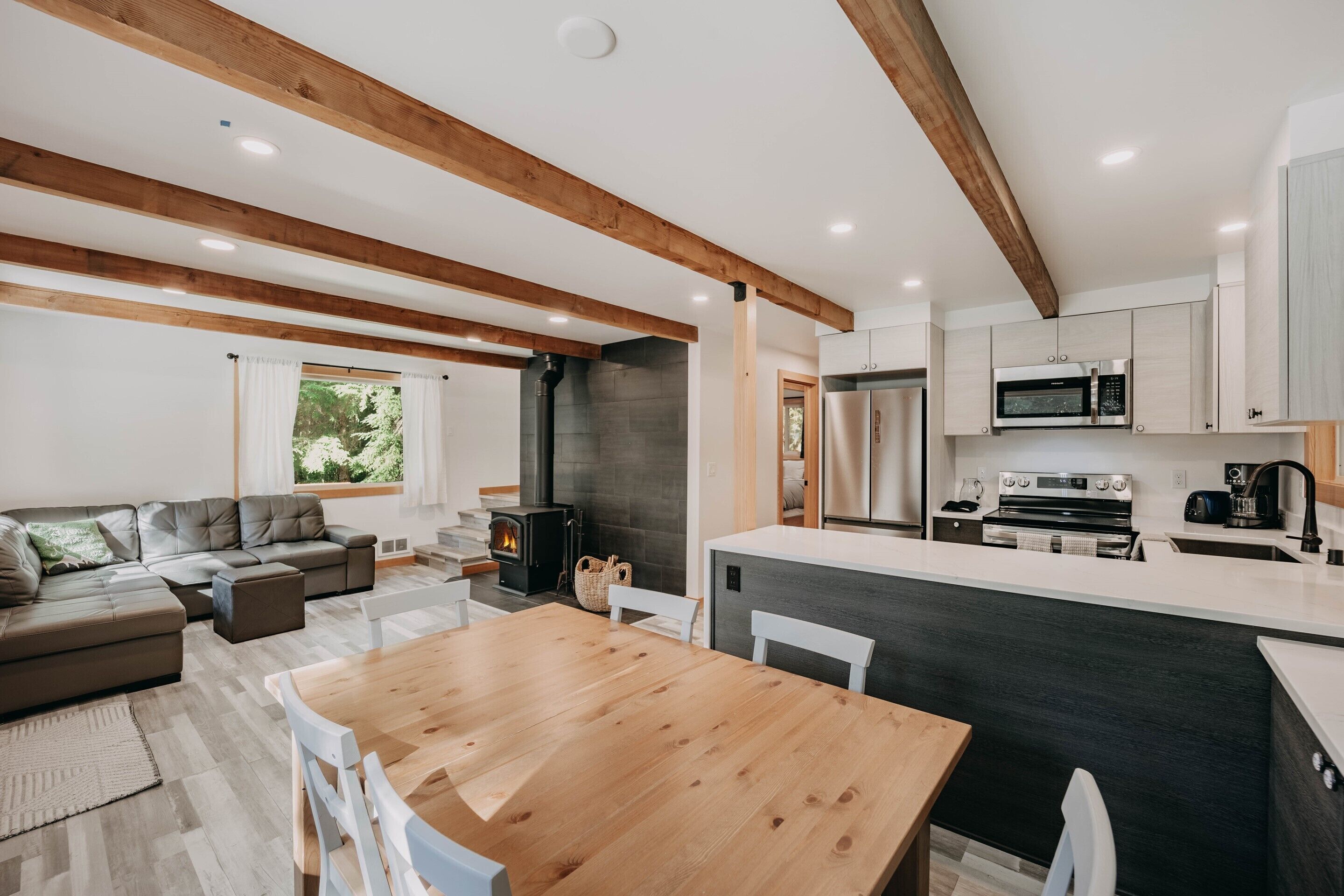 ثلاجة، ميكروويف، فرن، موقد طهي مسطح