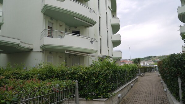 المنشأة من الخارج