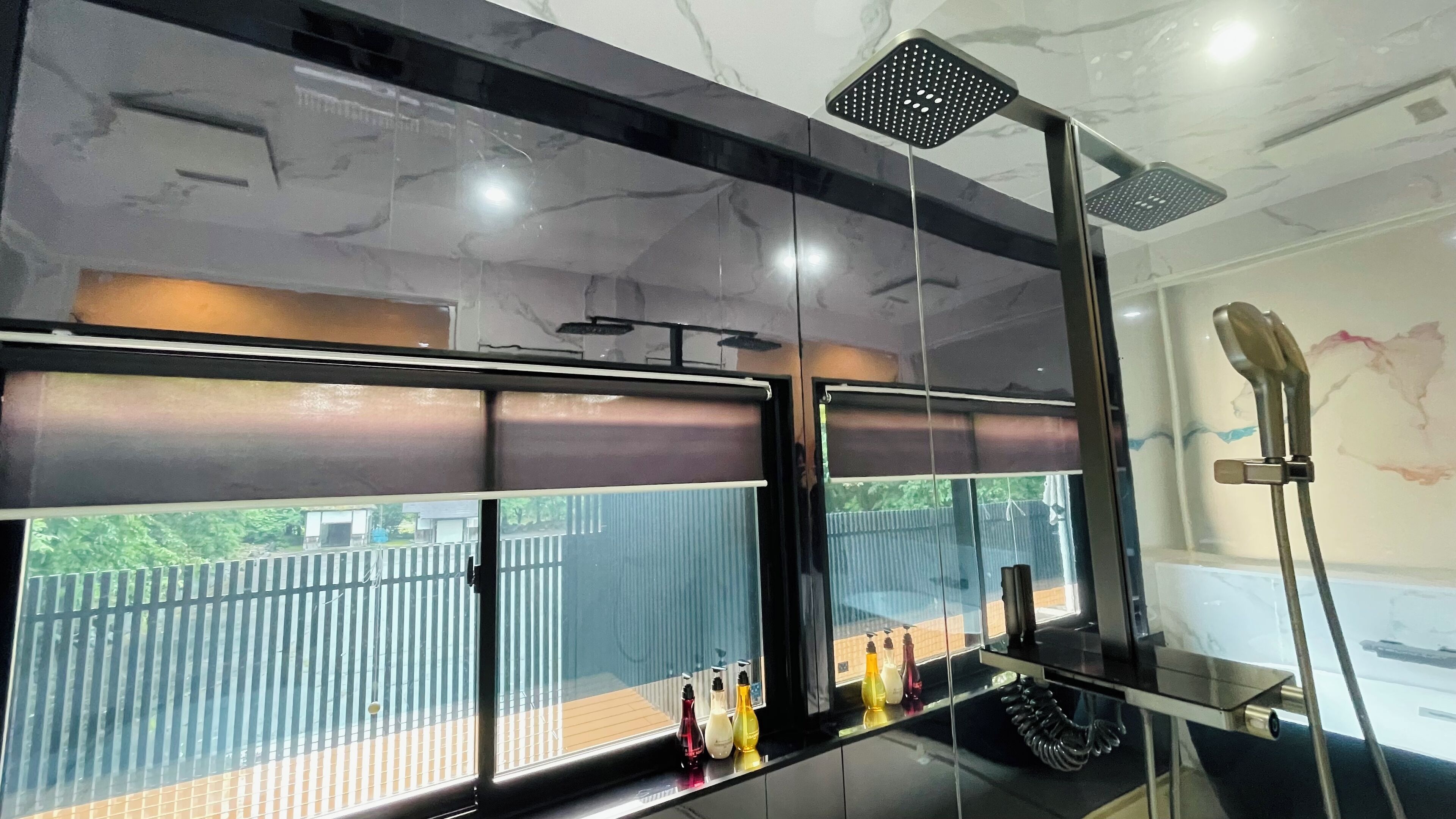 Superior Room | Bathroom | Free toiletries, slippers, toilet paper