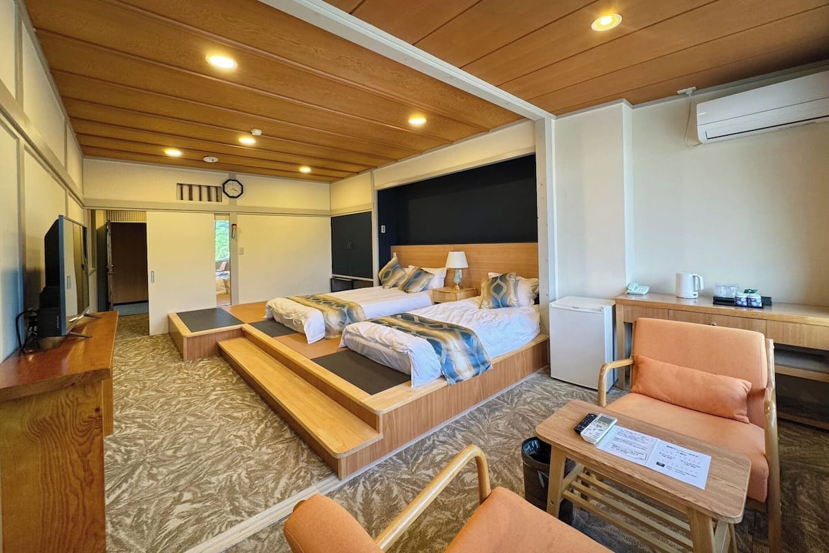 Roupas de cama premium, edredons de pluma, cofres nos quartos