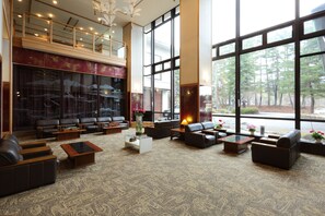 Lobby sitting area - Kurobe Sun Valley Hotel (Omachi)