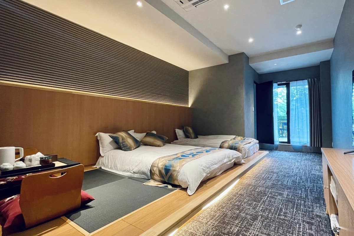 Roupas de cama premium, edredons de pluma, cofres nos quartos