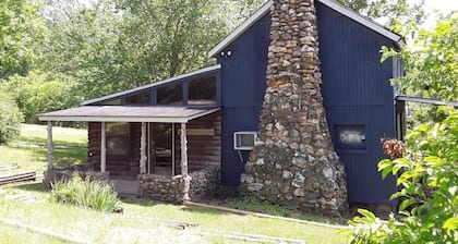 Tilavassa mutta viihtyisässä maalaistalossa on kivitakka ja nukkuminen 9-10