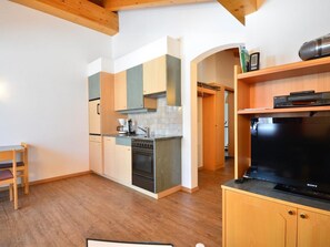 Fridge, microwave, dishwasher, cookware/dishes/utensils - Helvetia Apartments by Interhome (Saas-Fee)