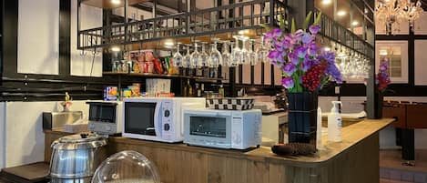 Petit déjeuner et dßner servis sur place