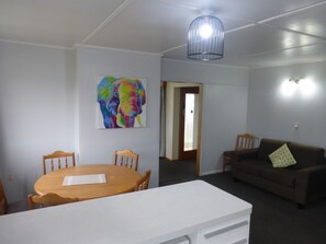 Maison Familiale, 3 chambres | Restauration dans la chambre