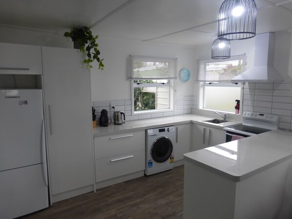 Maison Familiale, 3 chambres | Cuisine privée | Grand réfrigérateur, micro-ondes, four, plaque de cuisson