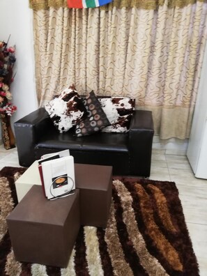 32-Zoll-LED-Fernseher mit Satellitenempfang, Fernseher