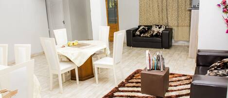 Tägliches großes Frühstück (95 ZAR pro Person)