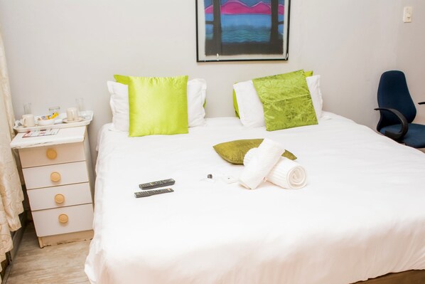 Quarto quádruplo | Ferros/tábuas de passar roupa, berços (sobretaxa), Wi-Fi de cortesia