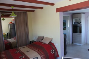 Bureau, Wi-Fi gratuit, draps fournis