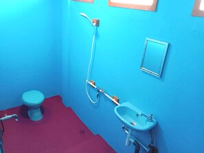 Economy-Zweibettzimmer | Badezimmer