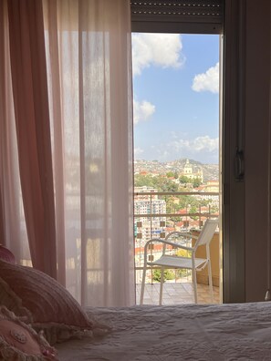 2 Schlafzimmer, Schreibtisch, Bügeleisen/Bügelbrett, WLAN