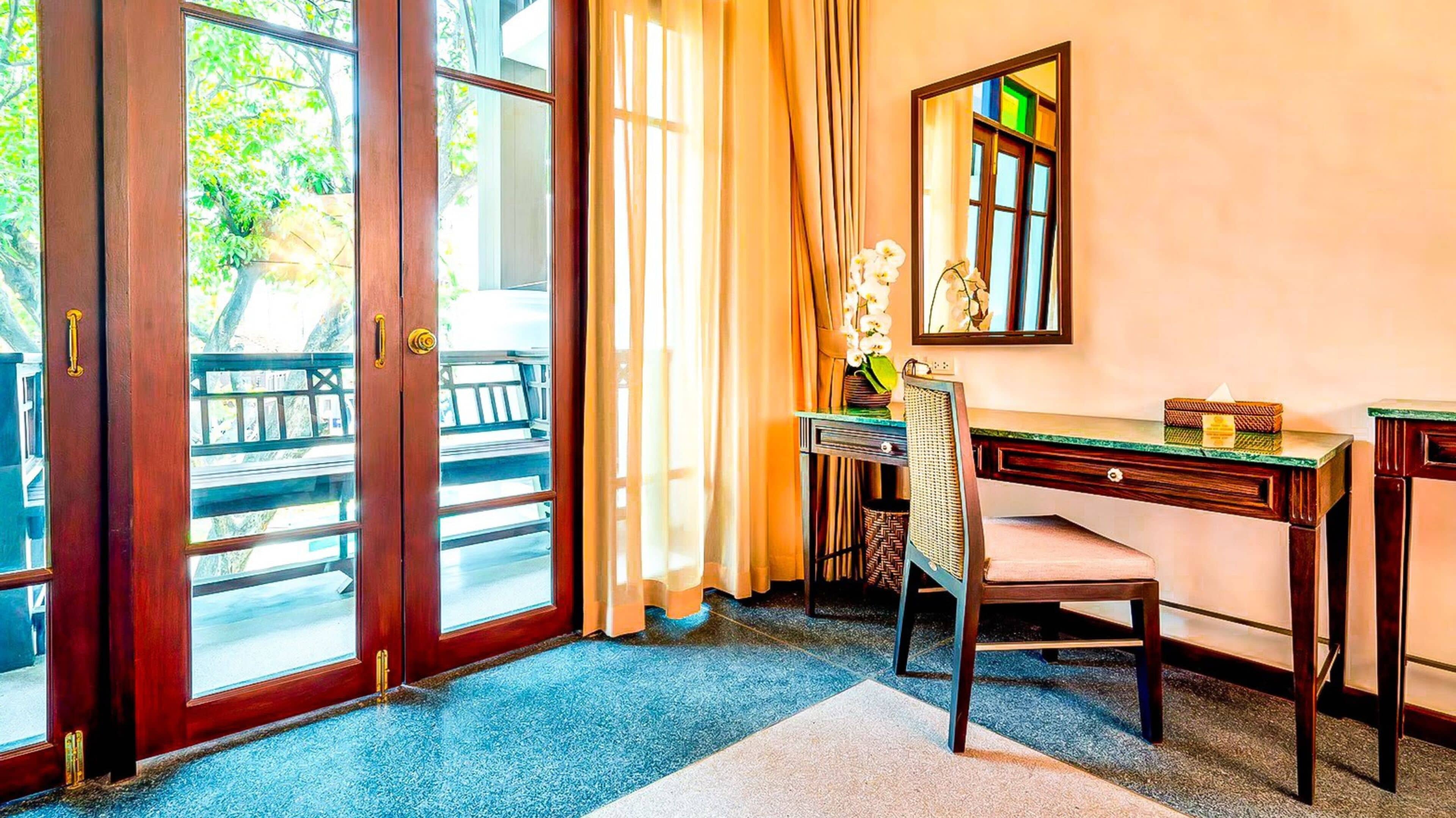 smile grand deluxe double bedroom with balcony | 1 bedroom, free minibar, in-room safe, desk