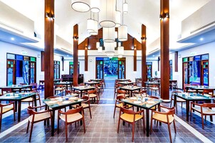 Buffet déjeuner servi tous les jours en supplément
