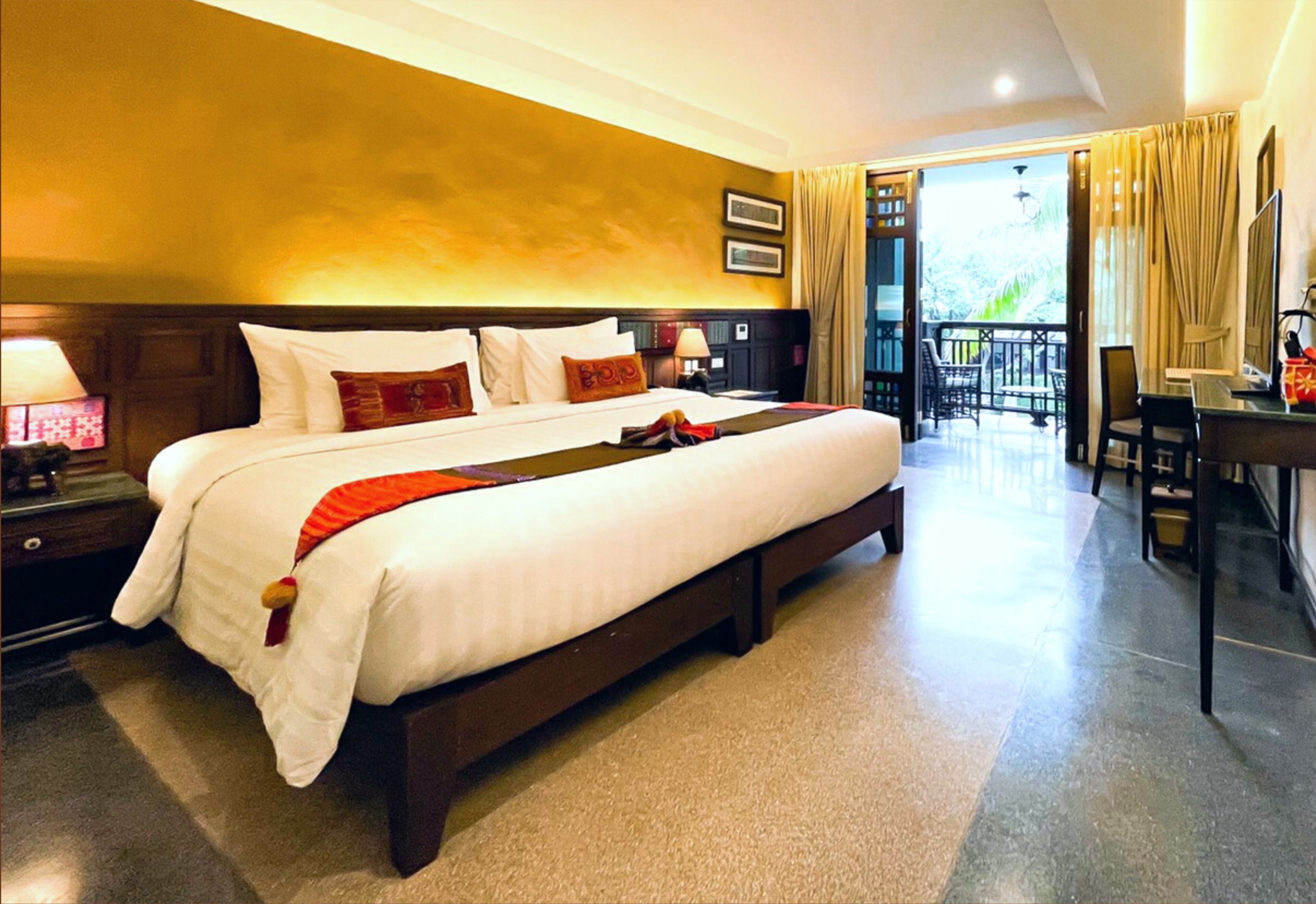 smile deluxe room | 1 bedroom, free minibar, in-room safe, desk