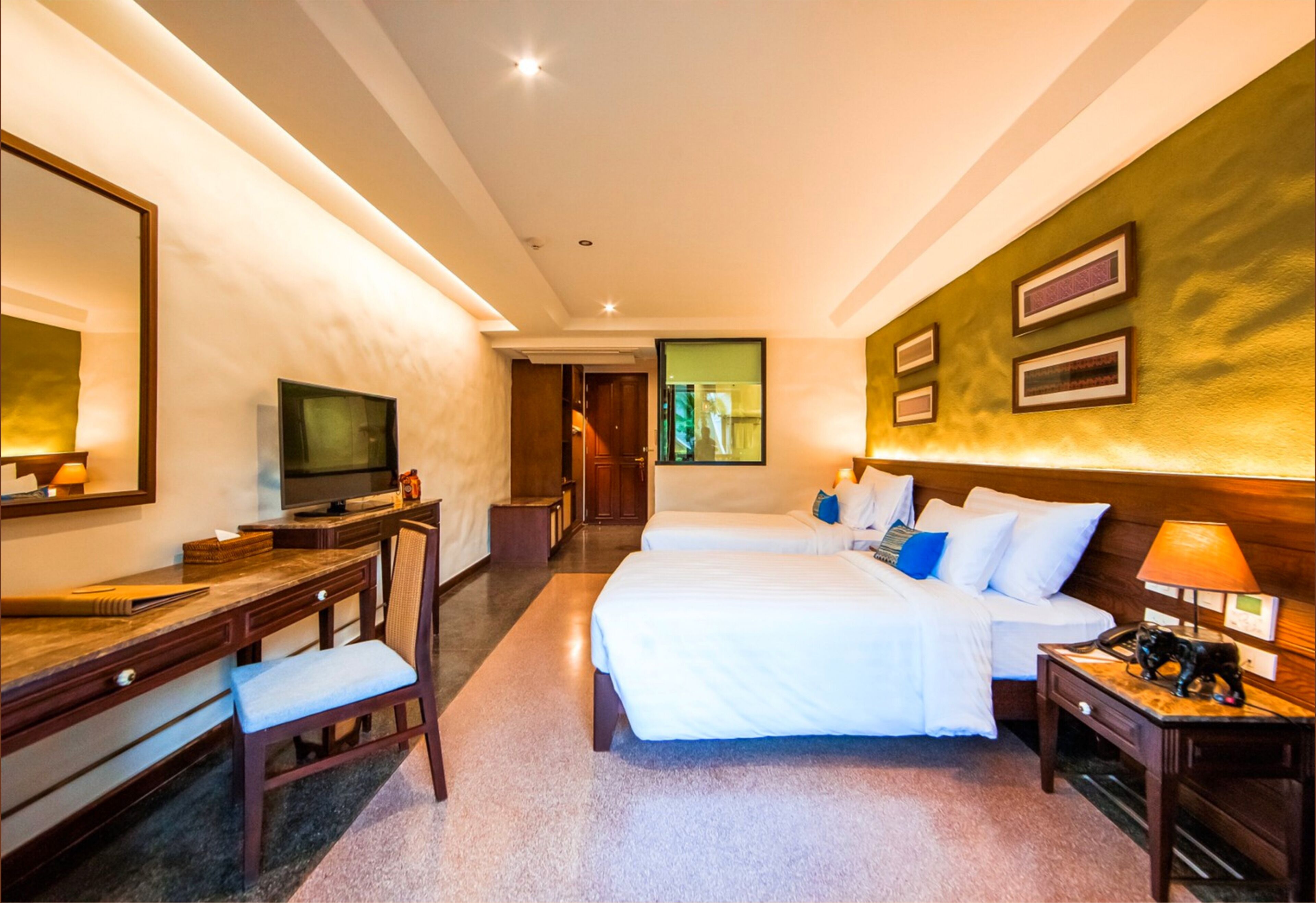 smile deluxe room | 1 bedroom, free minibar, in-room safe, desk