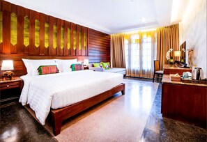 Smile Grand Deluxe Double Bedroom