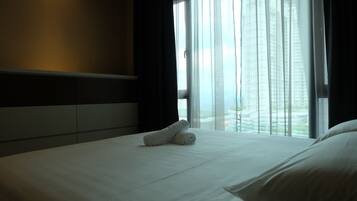 2 bedrooms, iron/ironing board, bed sheets