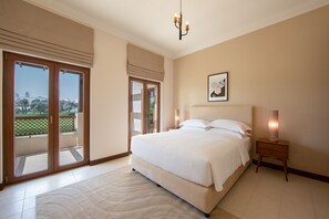 Allergiatestatut vuodevaatteet, tallelokero huoneessa, työpöytä