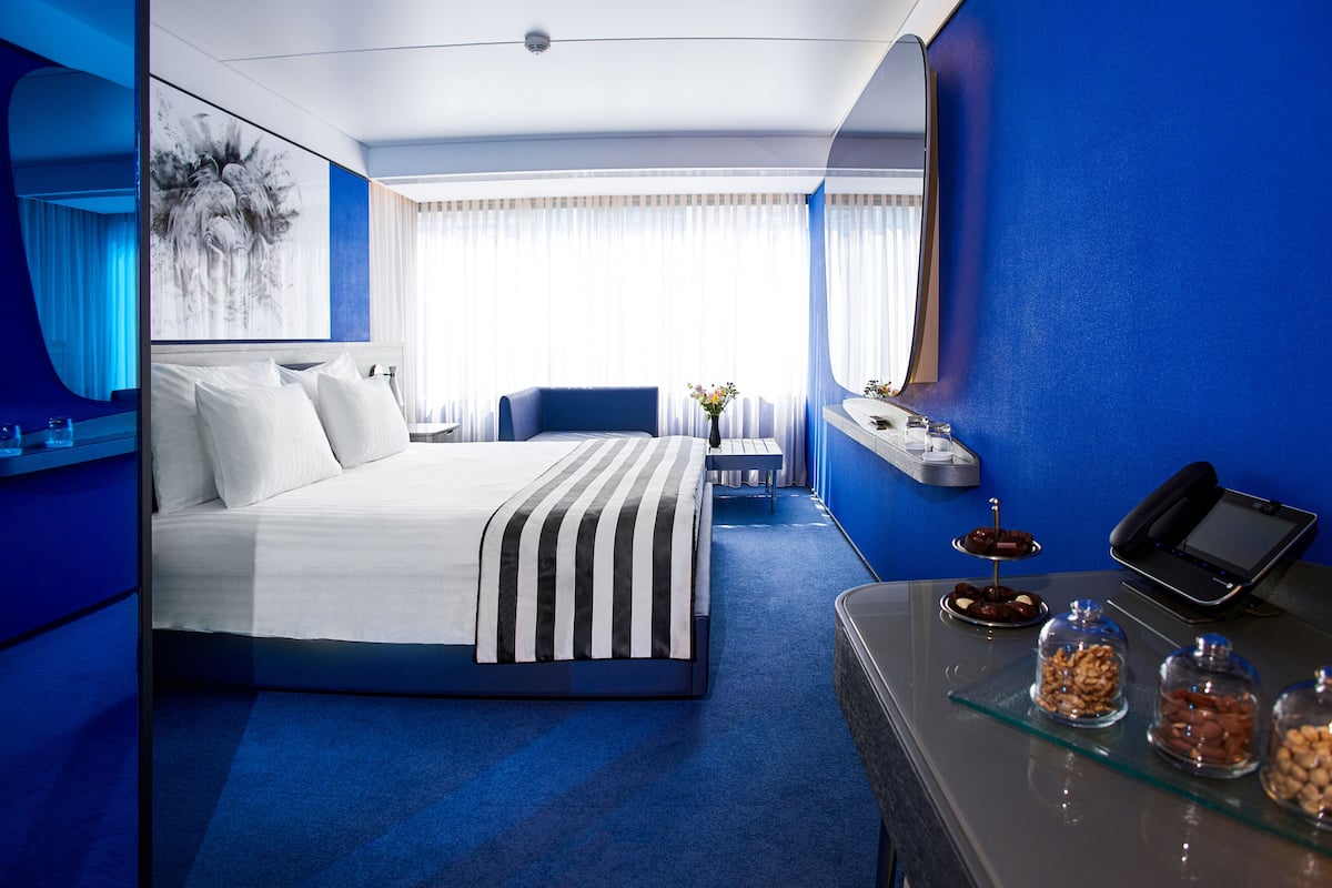 1 bedroom, hypo-allergenic bedding, minibar, in-room safe