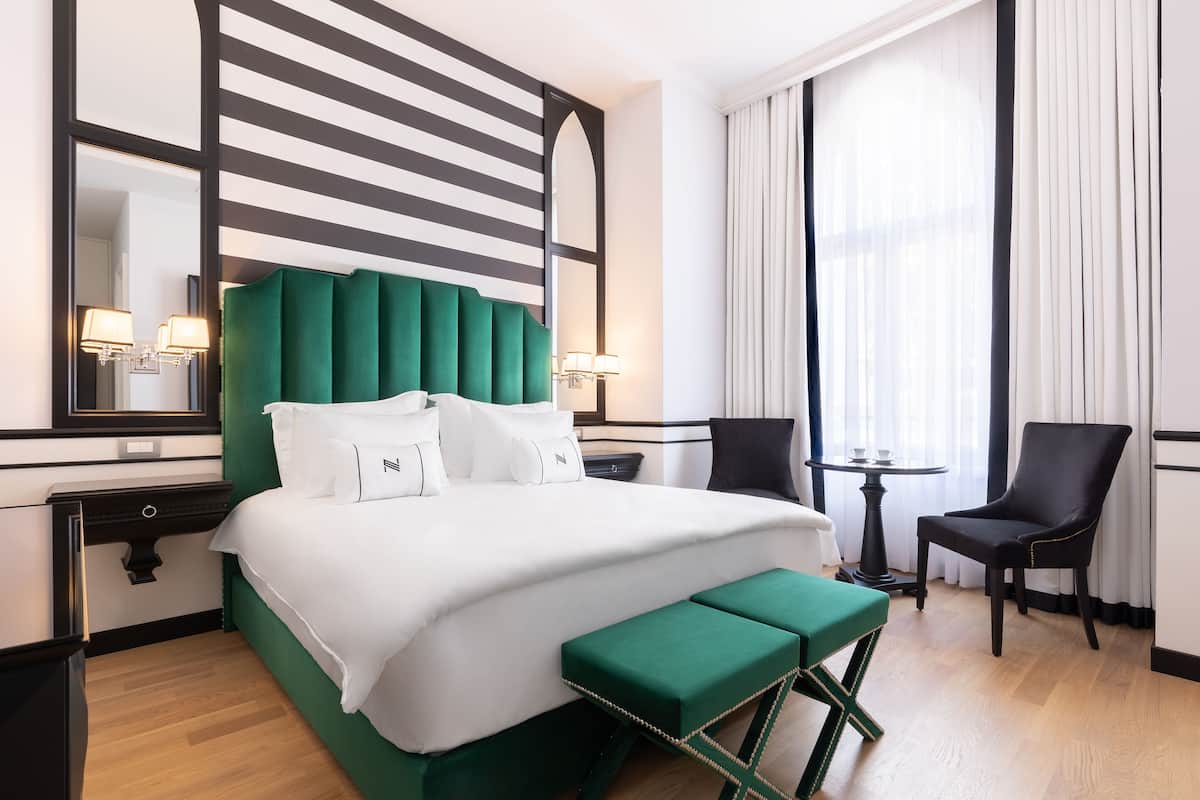 1 bedroom, hypo-allergenic bedding, minibar, in-room safe