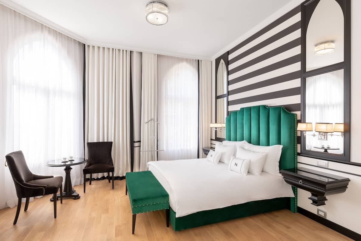 Corner Room, Sea View | 1 bedroom, hypo-allergenic bedding, minibar, in-room safe