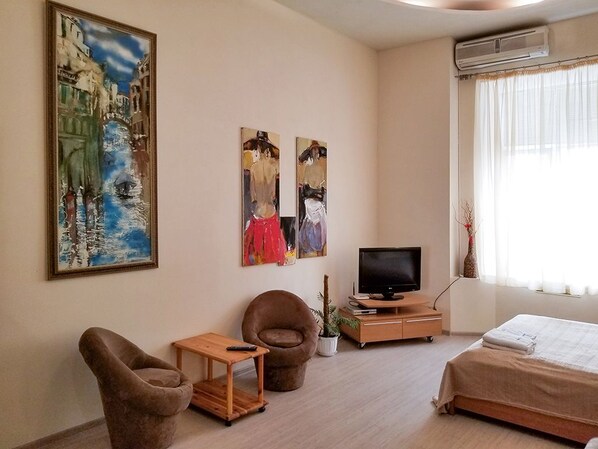 1 bedroom, iron/ironing board, free WiFi, bed sheets - Home-Hotel Mikhaylovskiy per. 9B-2 (Kyiv)