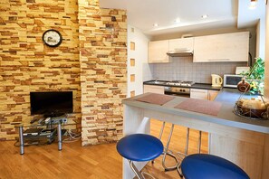 Apartment | Private kitchen | Full-size fridge, microwave, oven, stovetop - Home-Hotel Mechnikova 7 (Kyiv)