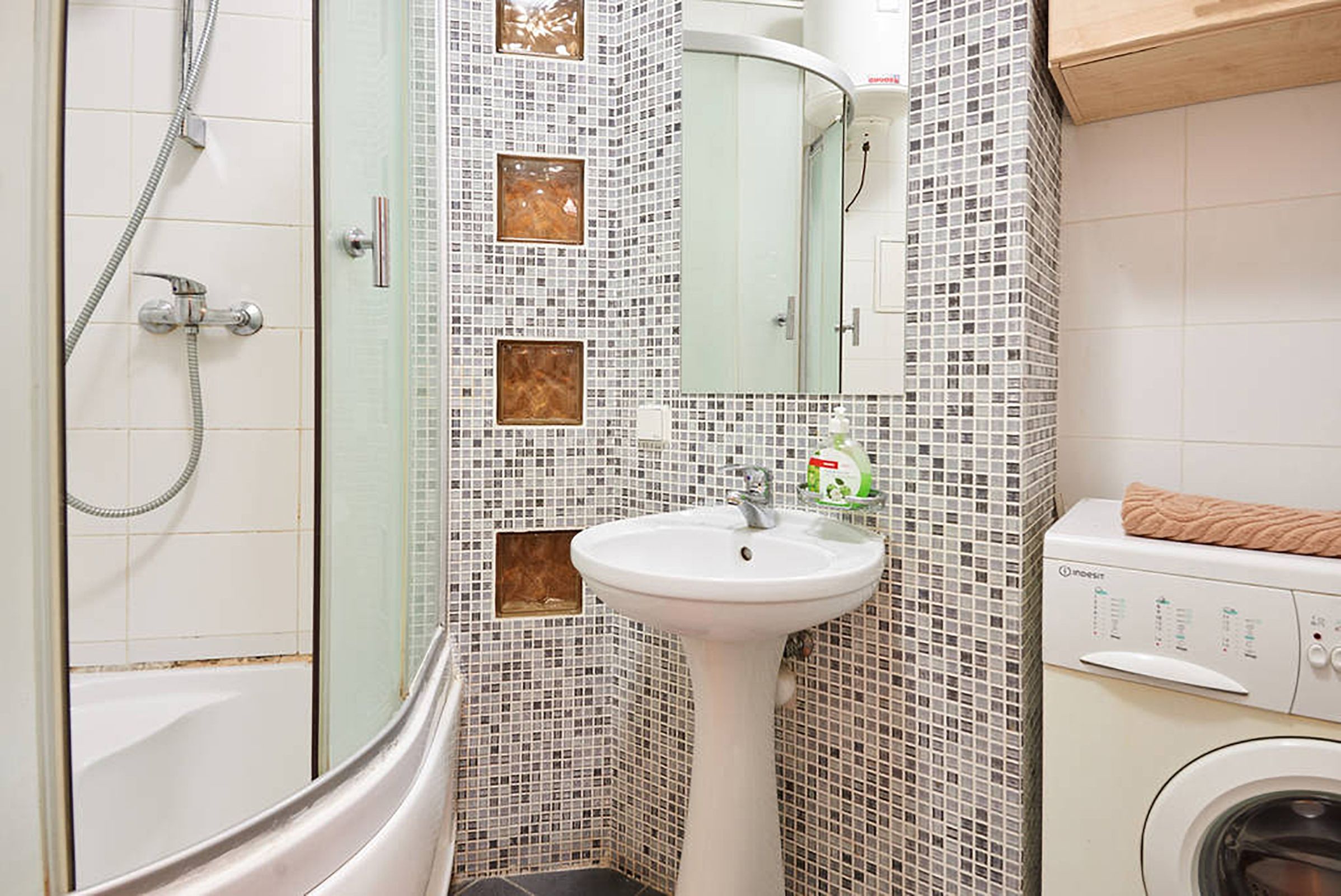 Appartamento | Bagno | Doccia, set di cortesia gratuito, asciugacapelli, asciugamani