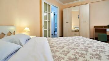 Apartment, 1 Bedroom | 1 bedroom, desk, iron/ironing board, free WiFi