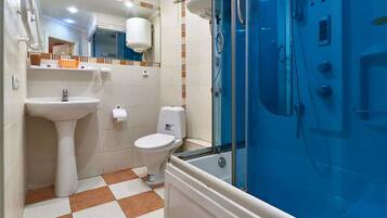 Apartment | Bathroom | Bathtub, hair dryer, towels, soap