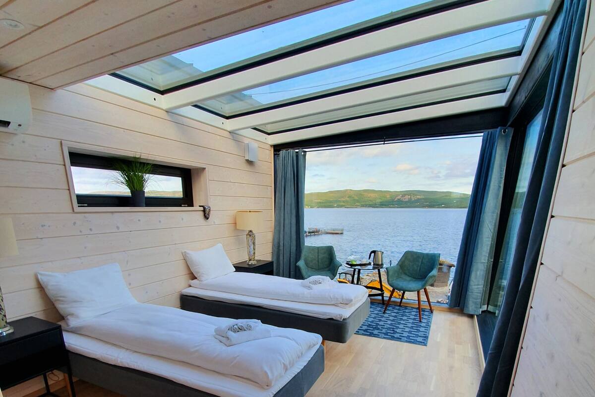 Comfort Chalet, 2 Single Beds, Bay View, Overwater | Premium bedding, desk, blackout curtains, soundproofing