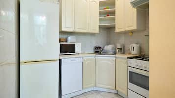 Apartment | Private kitchen | Full-sized fridge, microwave, stovetop, dishwasher