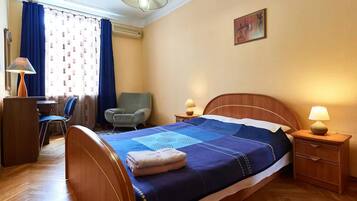 Apartment | 2 bedrooms, iron/ironing board, free WiFi, bed sheets