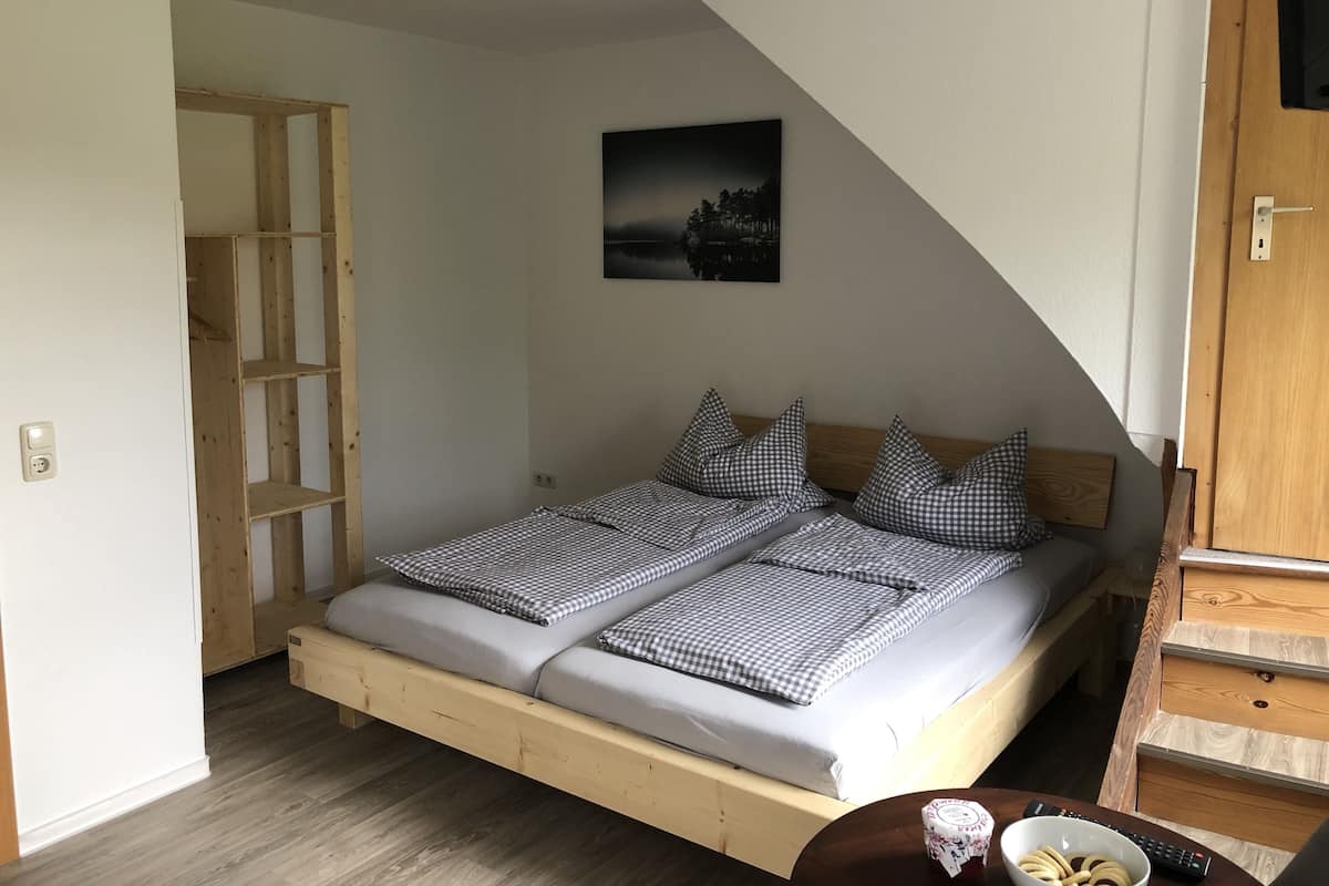 Kamar Double | Tempat tidur lipat/tambahan, Wi-Fi gratis, dan seprai linen