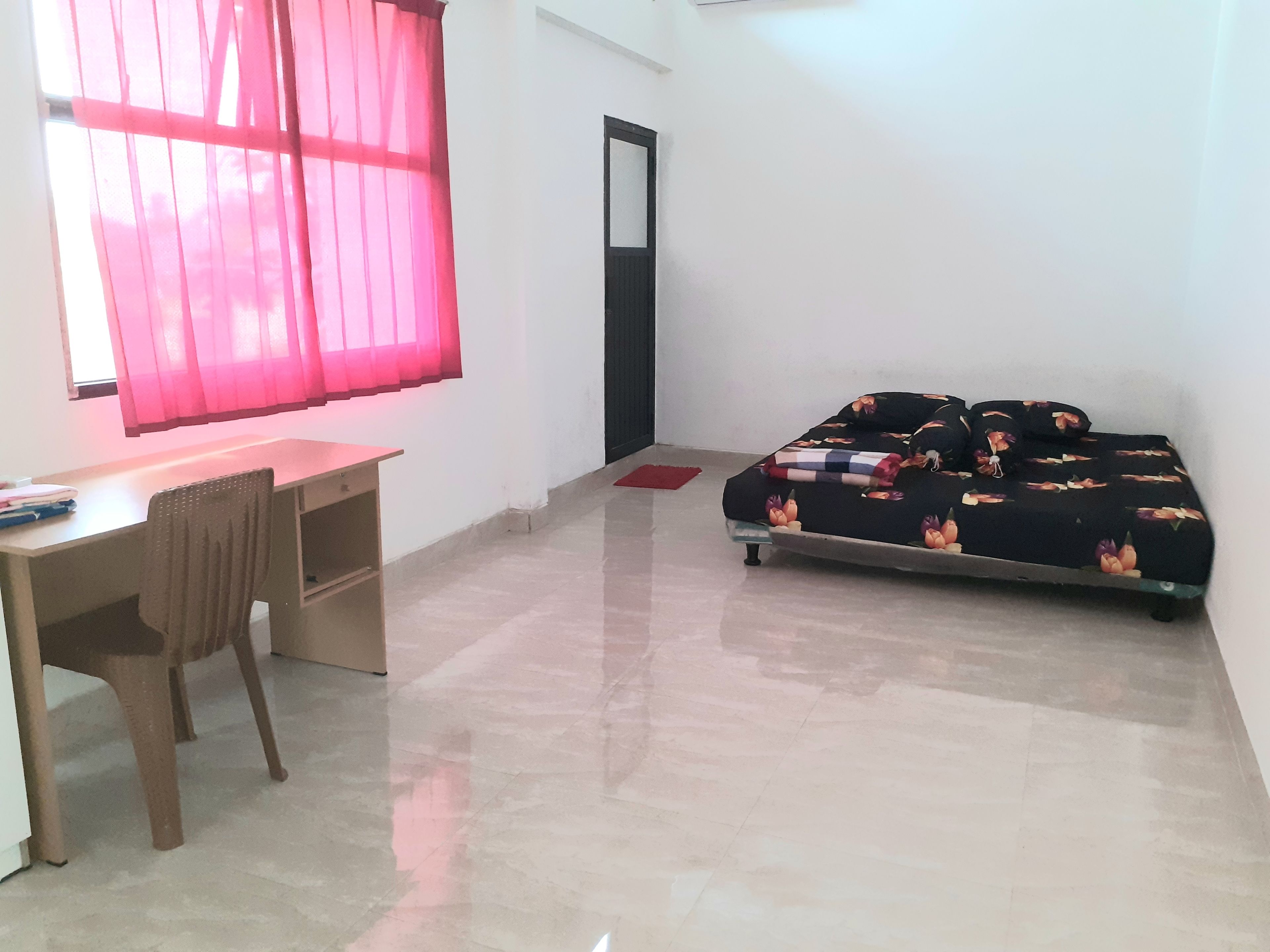 Deluxe Double Room | Iron/ironing board, rollaway beds, bed sheets