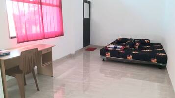 Deluxe Double Room | Iron/ironing board, rollaway beds, bed sheets
