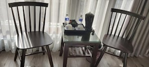 아침 식사 제공, 현지 및 세계 요리