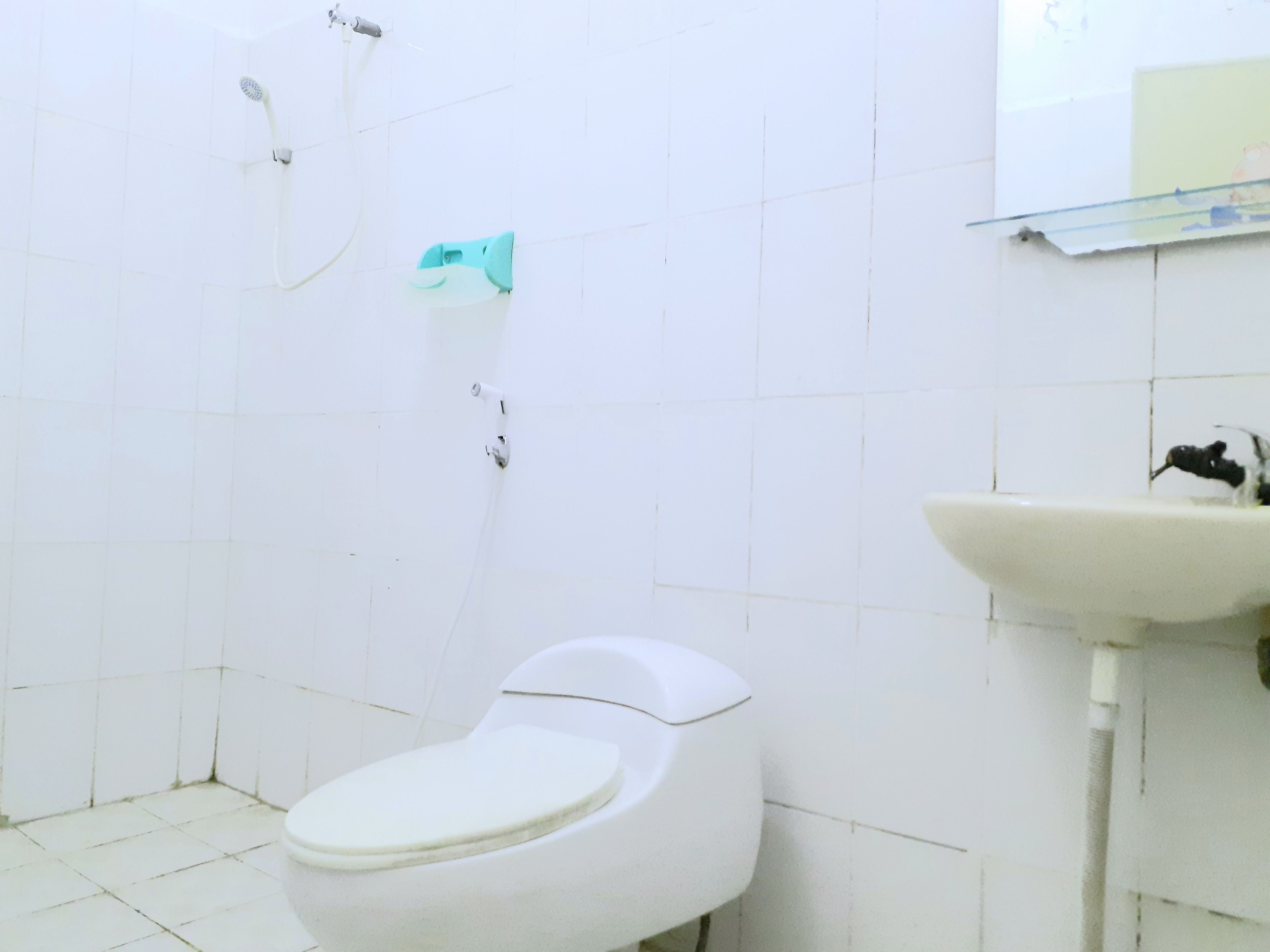 Towels, soap, shampoo