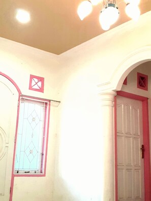 Interior detail - Almira Homestay near Airport - Hostel (Jambi)