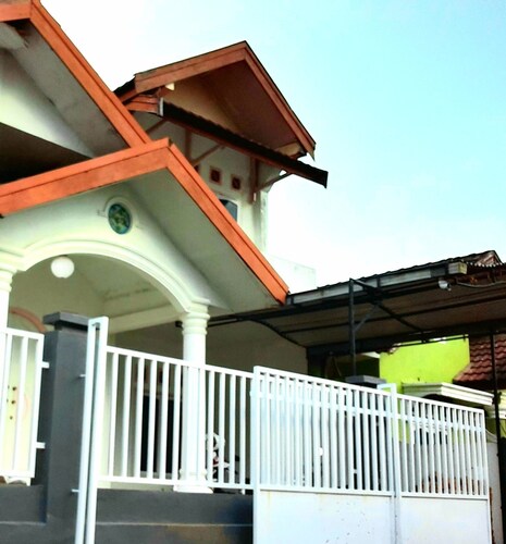 Almira Homestay near Airport - Hostel
