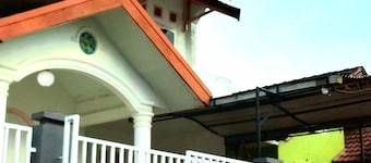 Almira Homestay near Airport - Hostel