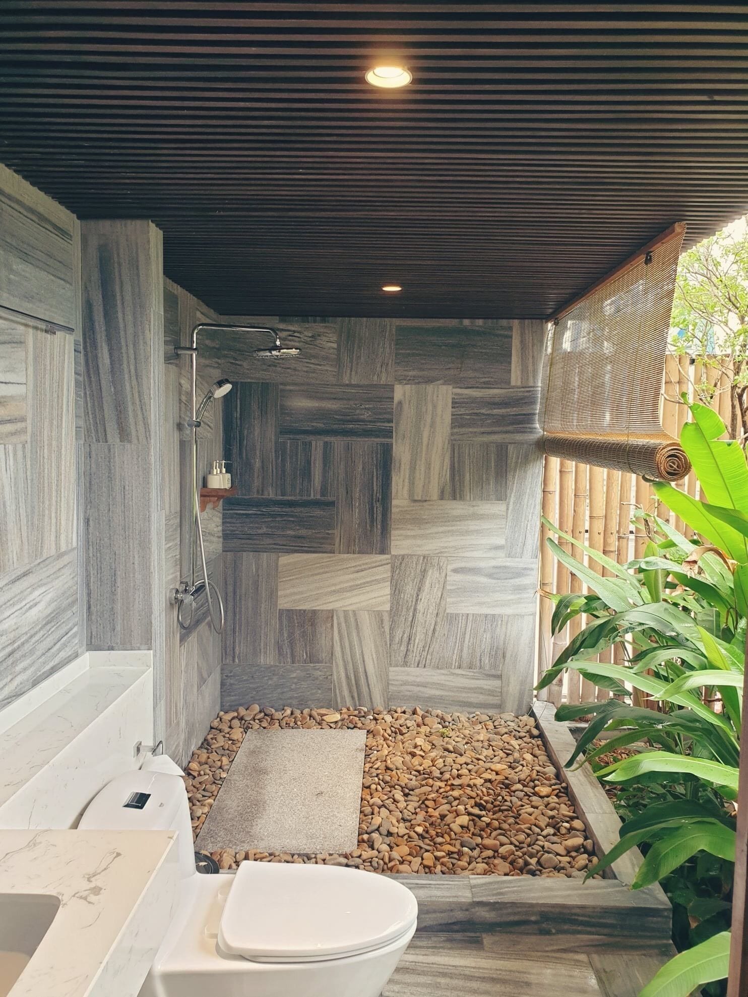 exclusive studio suite, pool access, pool view | bathroom | shower, hydromassage showerhead, free toiletries, hair dryer