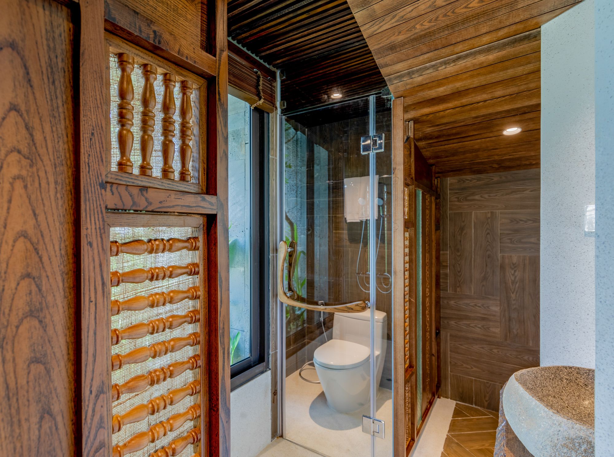 executive room, garden view | bathroom | shower, hydromassage showerhead, free toiletries, hair dryer